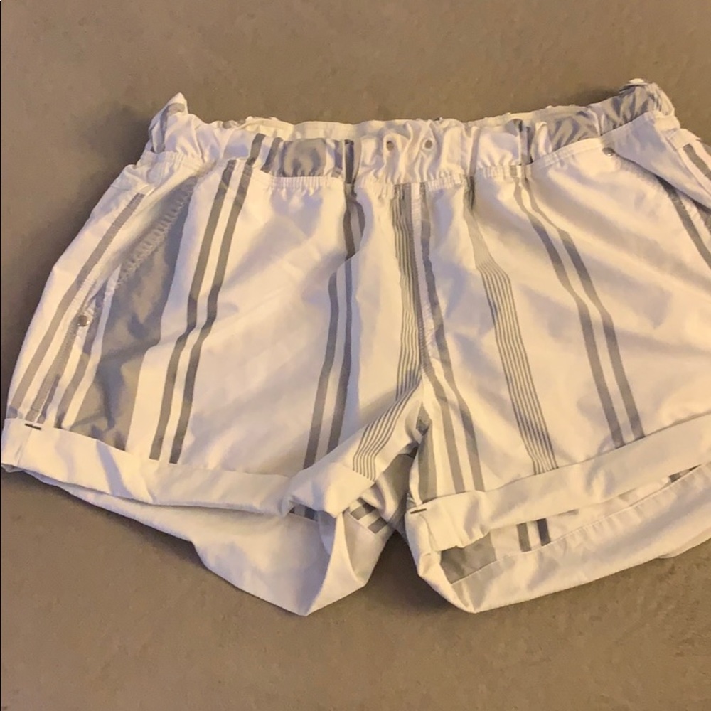 Adorable Lulemon active shorts...